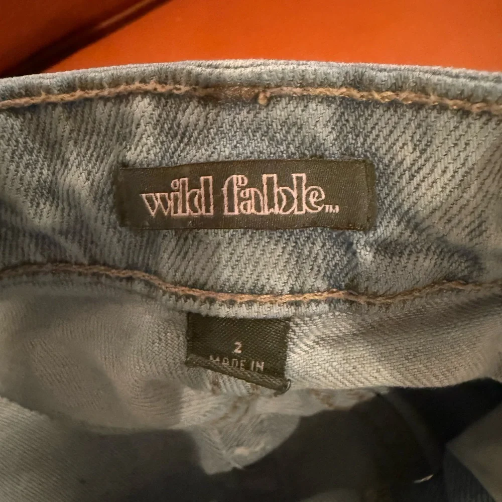 Wild Fable Size 2 Straight Leg Super High Rise Light Blue Distressed Jeans - Picture 3 of 7
